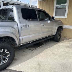 Toyota Tacoma Rock Sliders / Side Steps – Black (Repainted)