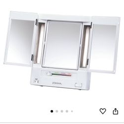 Jerdon Tri Fold Light - Vanity Mirror