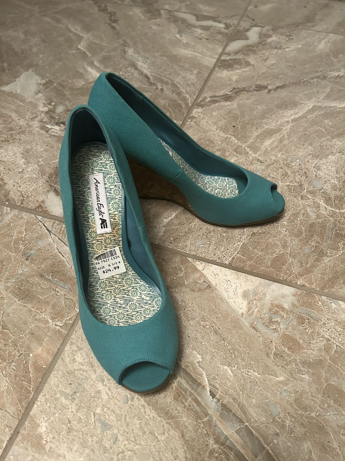 Woman’s American eagle 6 1/2 Shoe