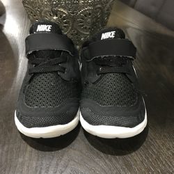 Nike free 5.0 size 4