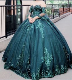 Dark Green Quinceanera dress Size M/L