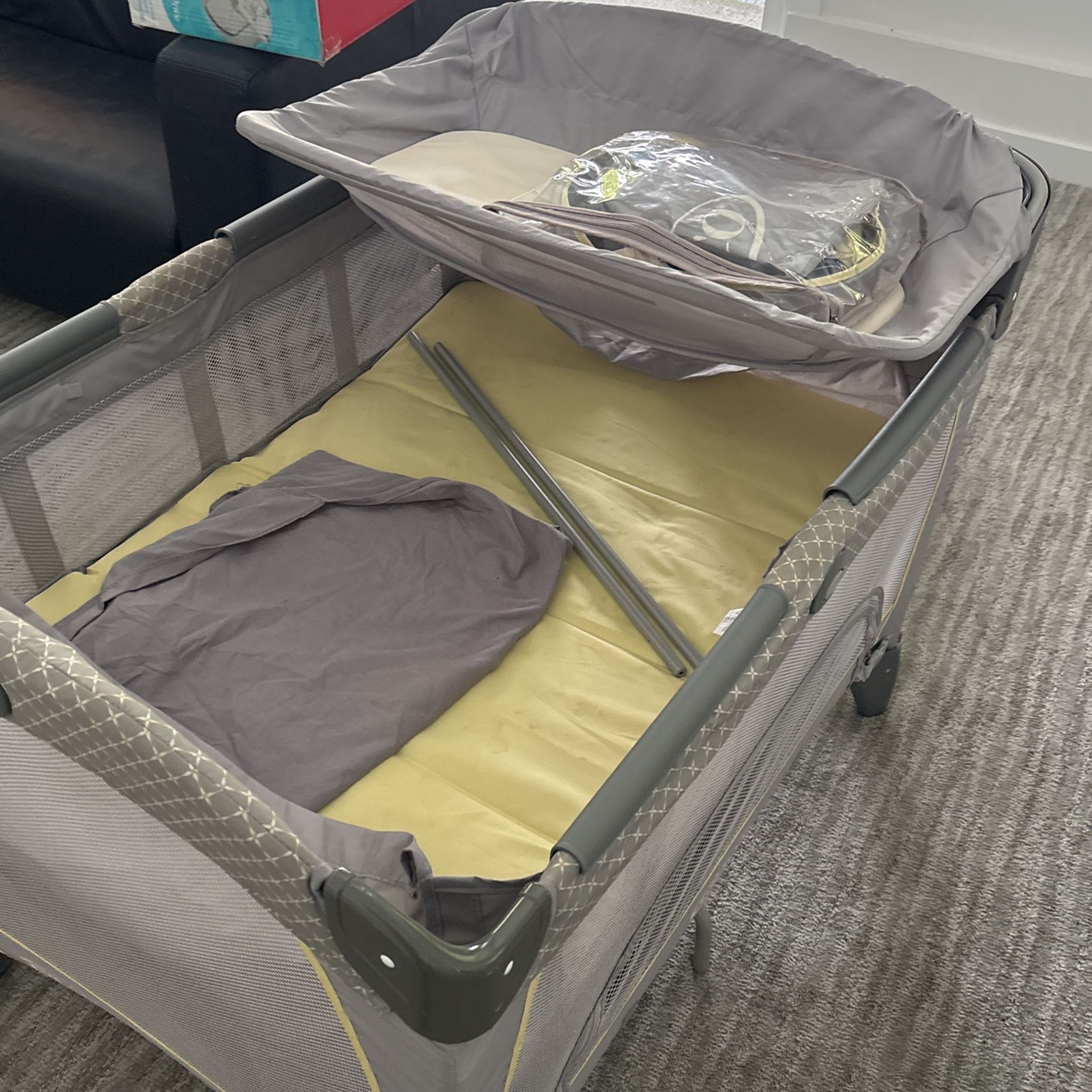 Pack And play Portable Crib And Changing Table and Bassinet
