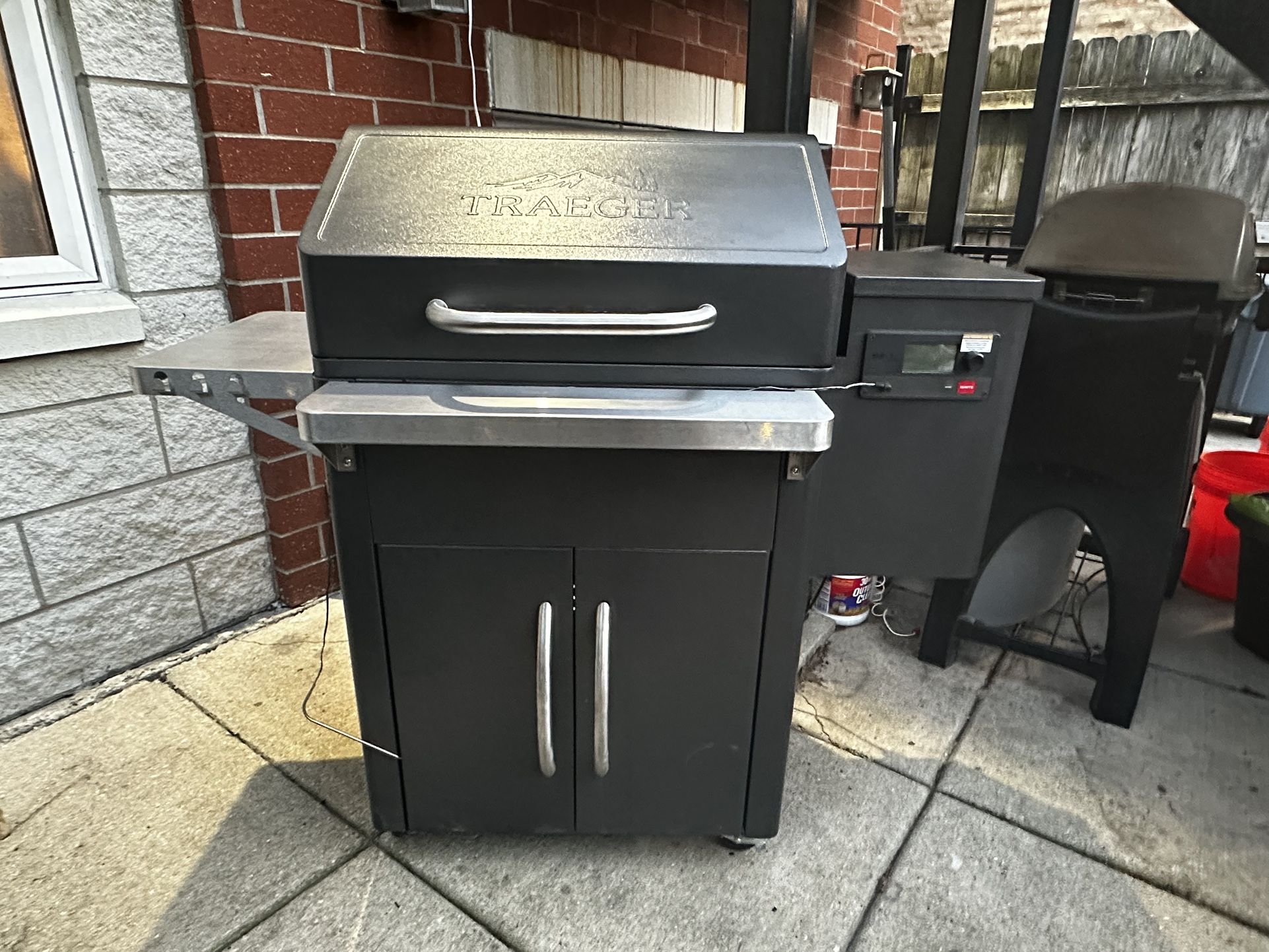 Traeger Silverton 620 Pellet Grill For Sale In Chicago Il Offerup