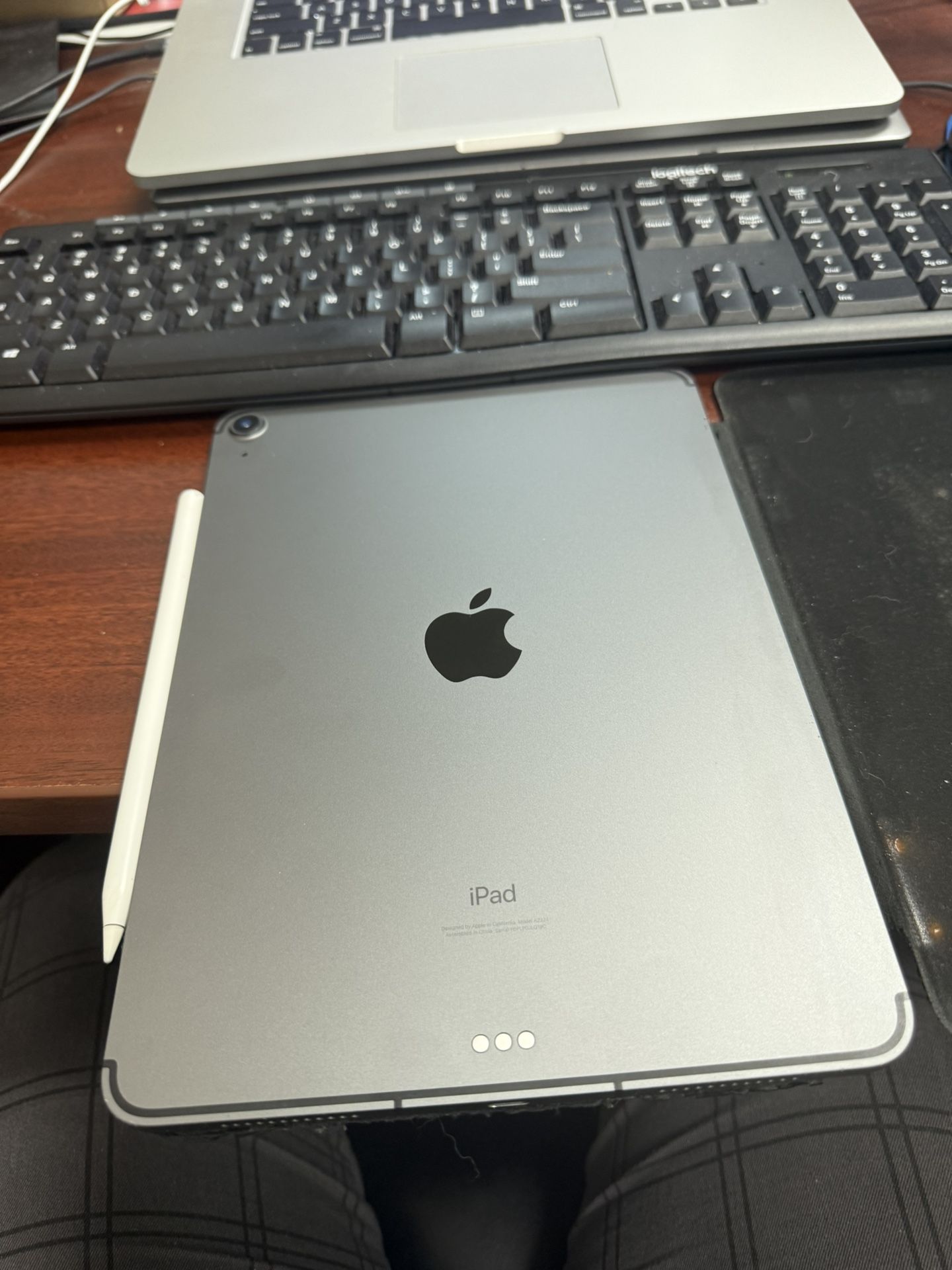 Ipad Air 4th Gen With apple Pen And LTE