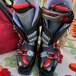 Salomon Men’s Ski Boots 7.5 Like New With Matching Case!