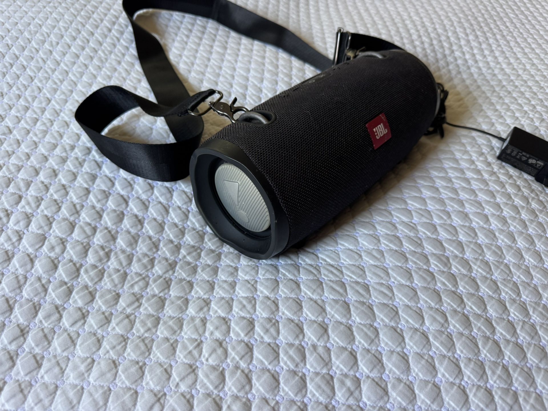 Jbl Extreme. 2. With Charger
