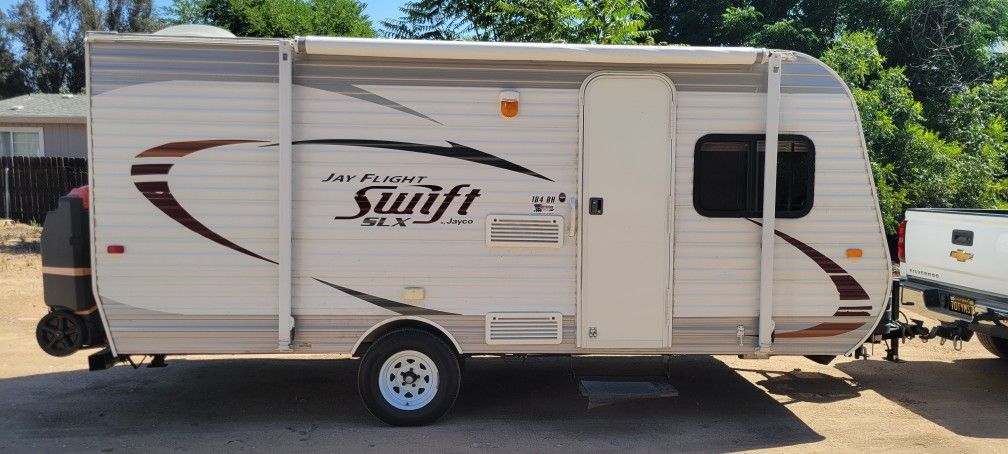 2014 JAYCO SWIFT...... BUNK BEDS..... 2700 POUNDS EMPTY