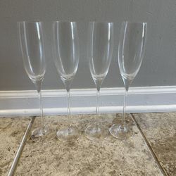 Set of 4 Oleg Cassini Grace Crystal Champagne Glasses Flutes