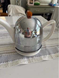 Rare vintage teapot with insulated top or cozy