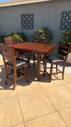 Dining Table & 4 Chairs
