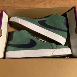 Nike Blazers Size 10.5