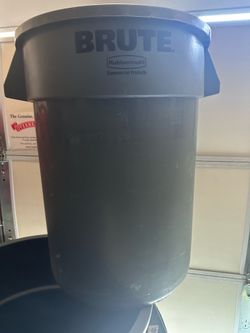 32 gallon BRUTE Trash Bin