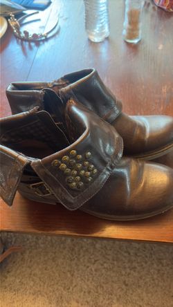 Bare trap woman’s ankle boots