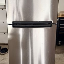Kenmore Refrigerator- Pick-up Only