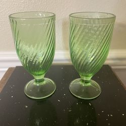 Set of 2 Vintage Uranium Glass Footed Goblet with Swirl Pattern Depression 6” 7,5 oz