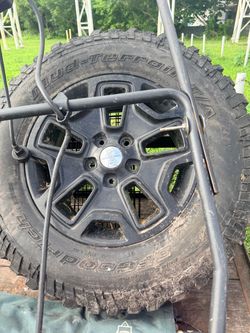 Jeep wheel and tire