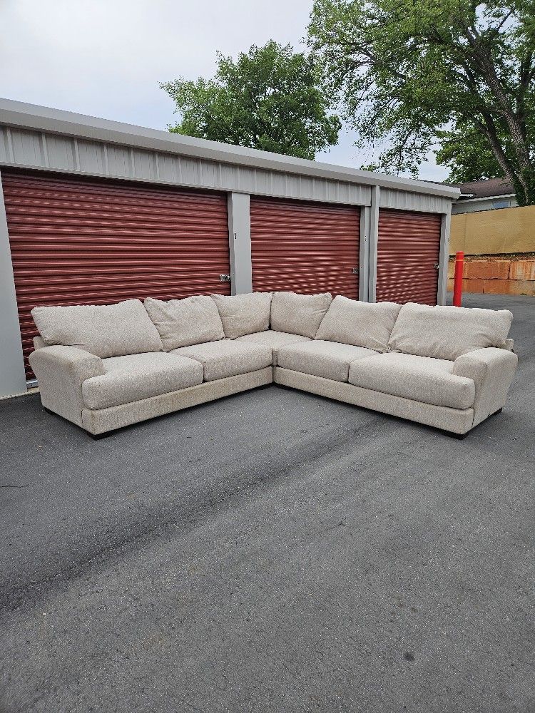 Free Delivery 🚚 3pc Beige Fabric sectional