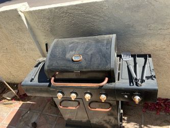 Propane Grill/ electronic start/ side searing burner