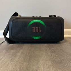 JBL PartyBox On-The-Go Essential - Portable Party Speaker with Built-in Lights and Wireless mic, Amazing Pro Sound, IPX4 splashproof Protection, 6 Hou