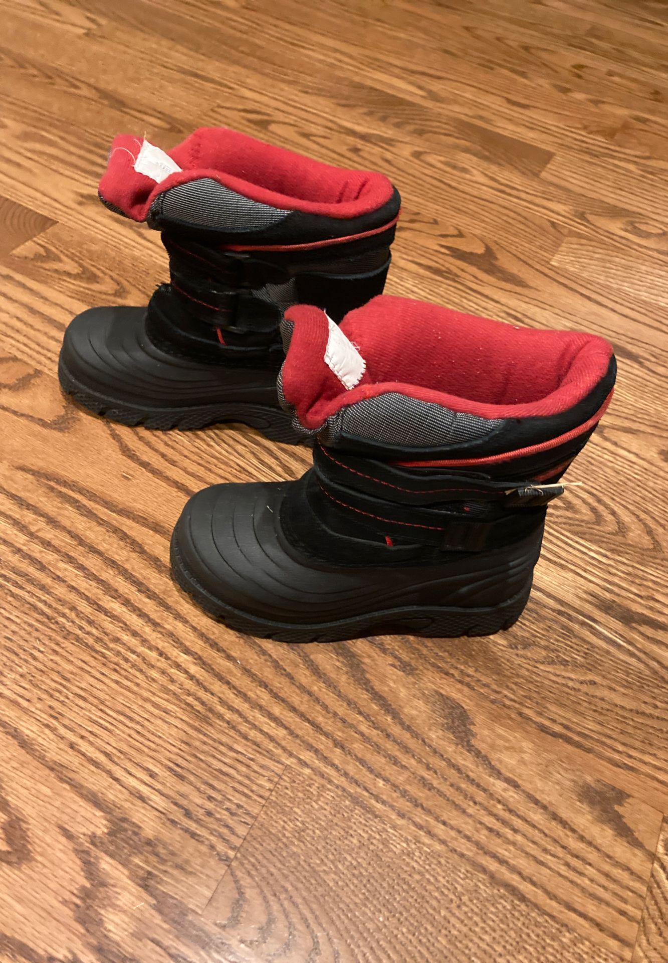 Boys snow boots size 11