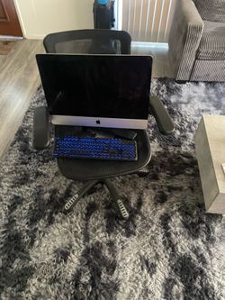 I Mac with keyboard