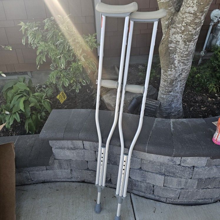 Aluminum Crutches