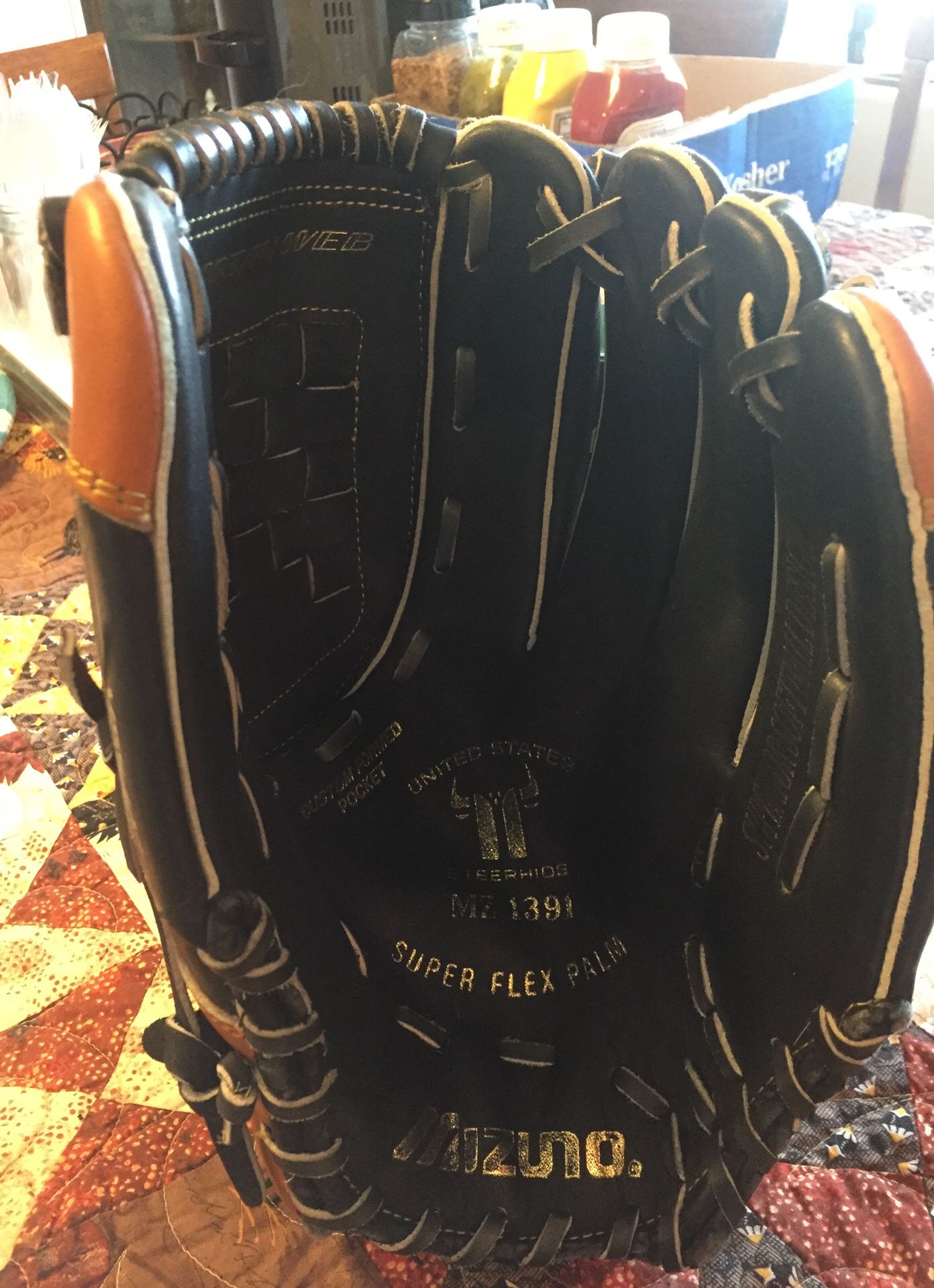 Mizuno softball glove, new, never been used. Model number MZ1391, Superflex palm, cushion performed pocket,