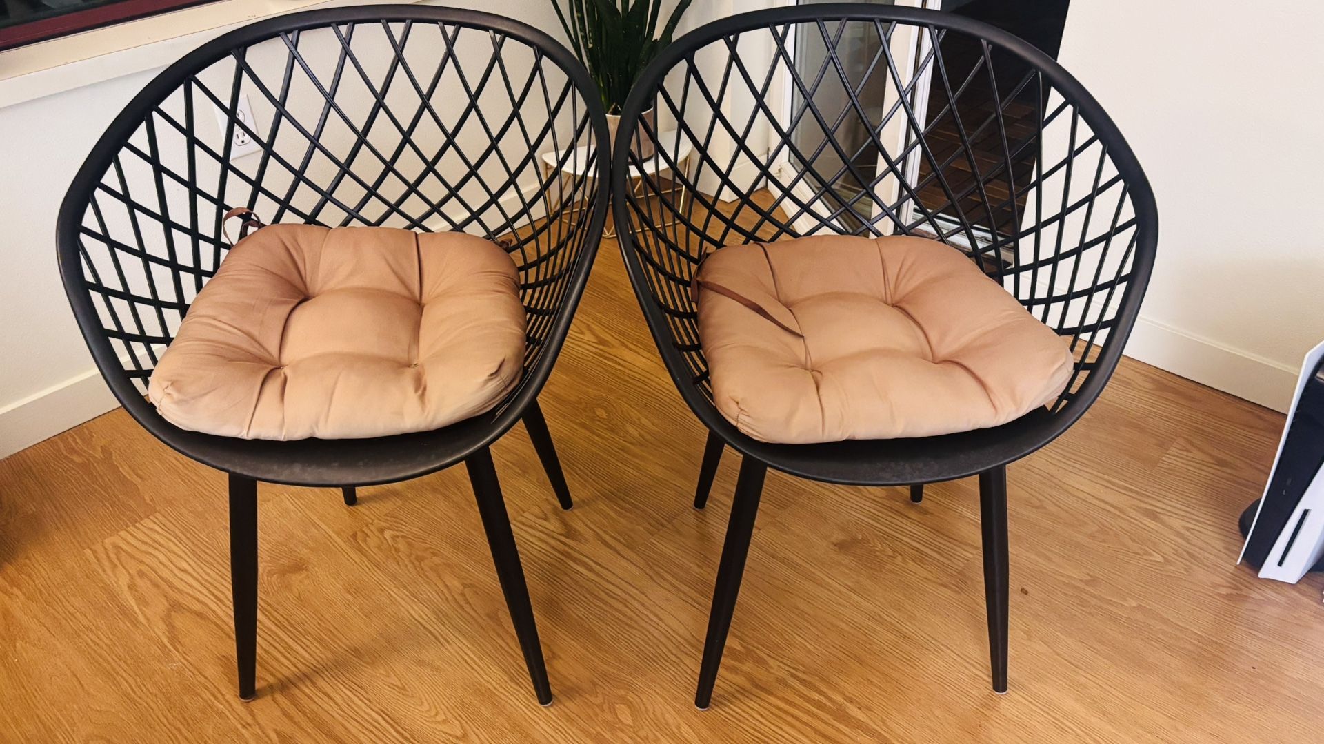 Patio/Indoor Chair Set