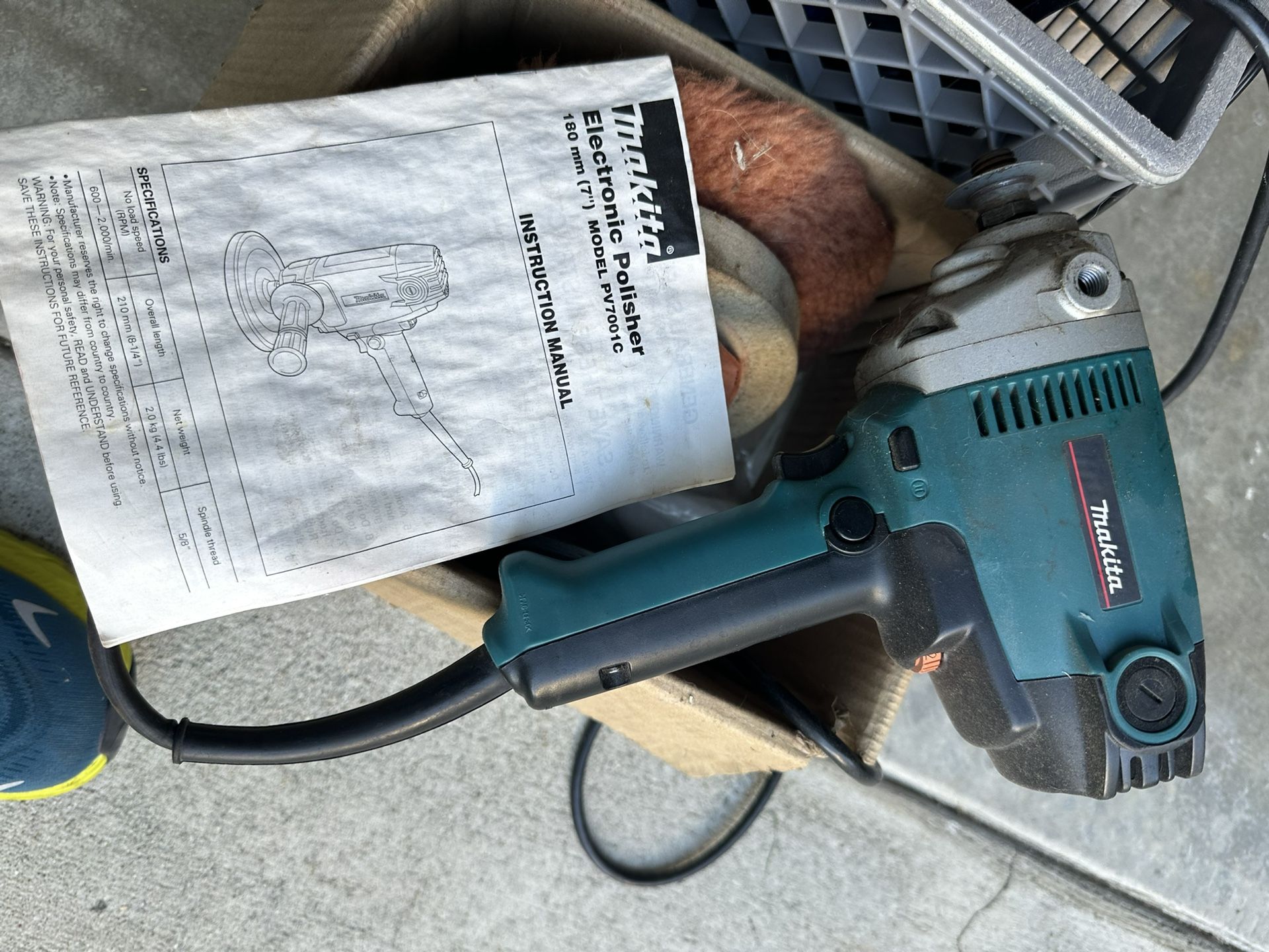 Makita Polisher Pv7001c