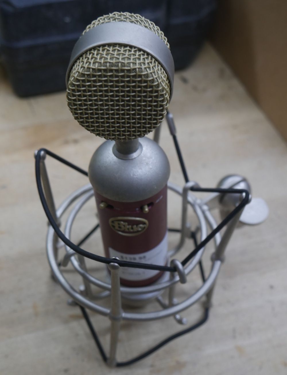 blue microphone maroon color with mounth 875628-1
