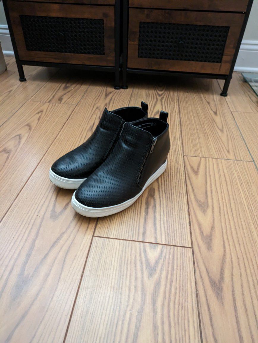  Time and Tru Zip Boots  - (Size 7½) **See Description**