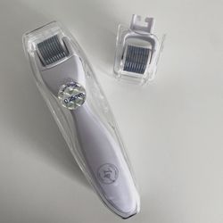 Love & Pebble Dermaroller Kit (1 Dermaroller + 2 Replacements)