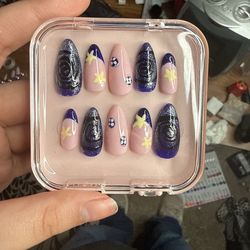 I do nails text me and send me a design and I will negotiate a price