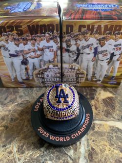 Freddie Freeman 2025 Dodgers giveaway replica ring