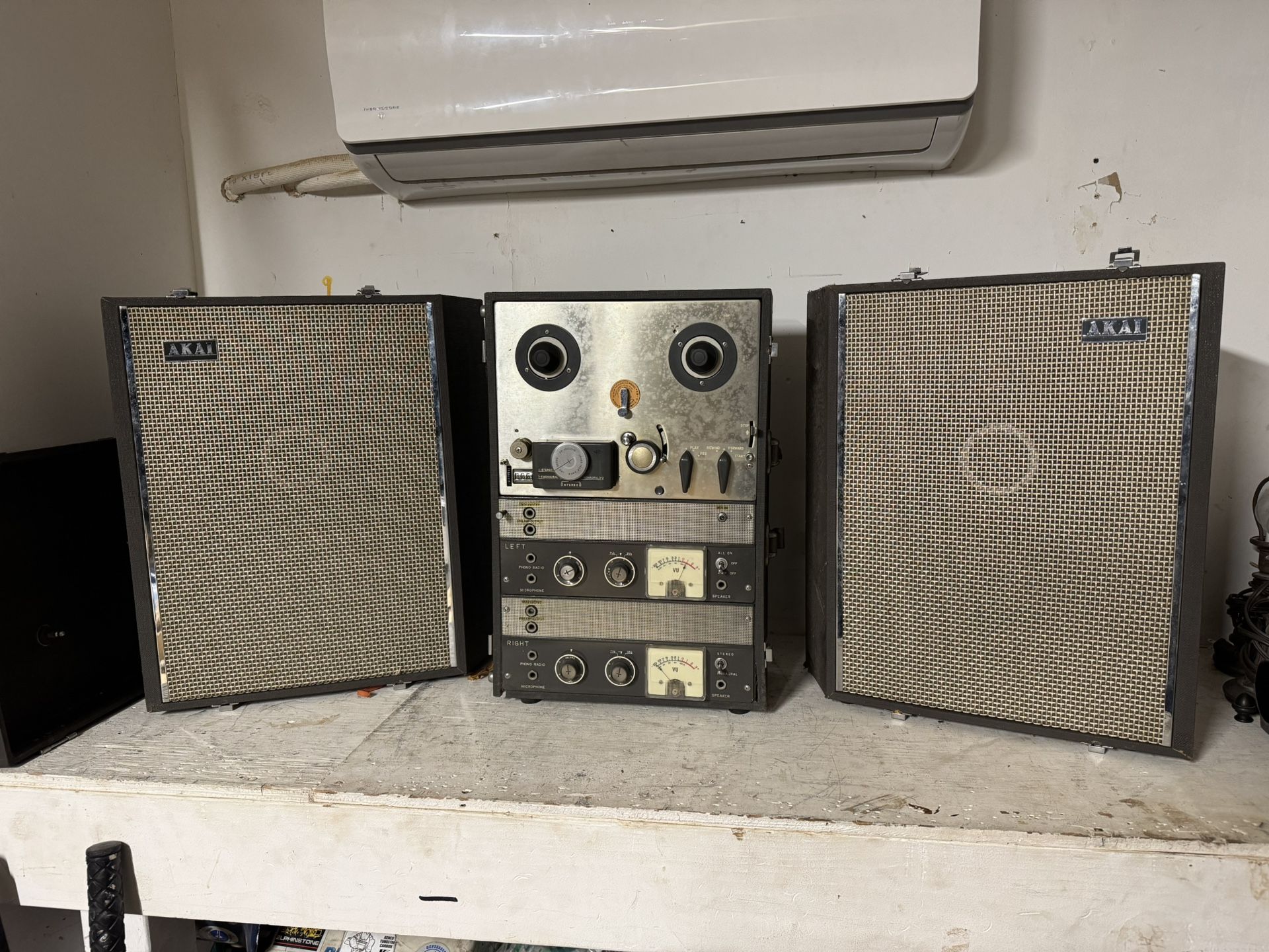 AKAI Vintage Reel-to-Reel Recorder + Matching Speakers – Complete Set