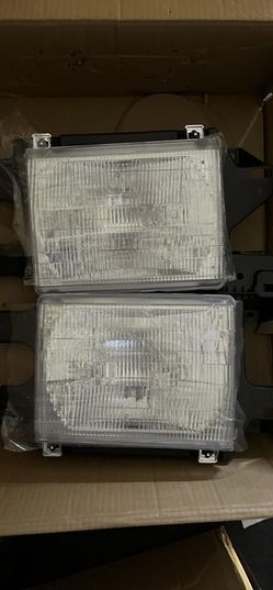 LA Zona Auto Parts 2 Piece 1987 to 1991 Ford Bronco F150 F250 F350 OEM STYLE Headlights Luces Micas Calaveras Faros Focos 