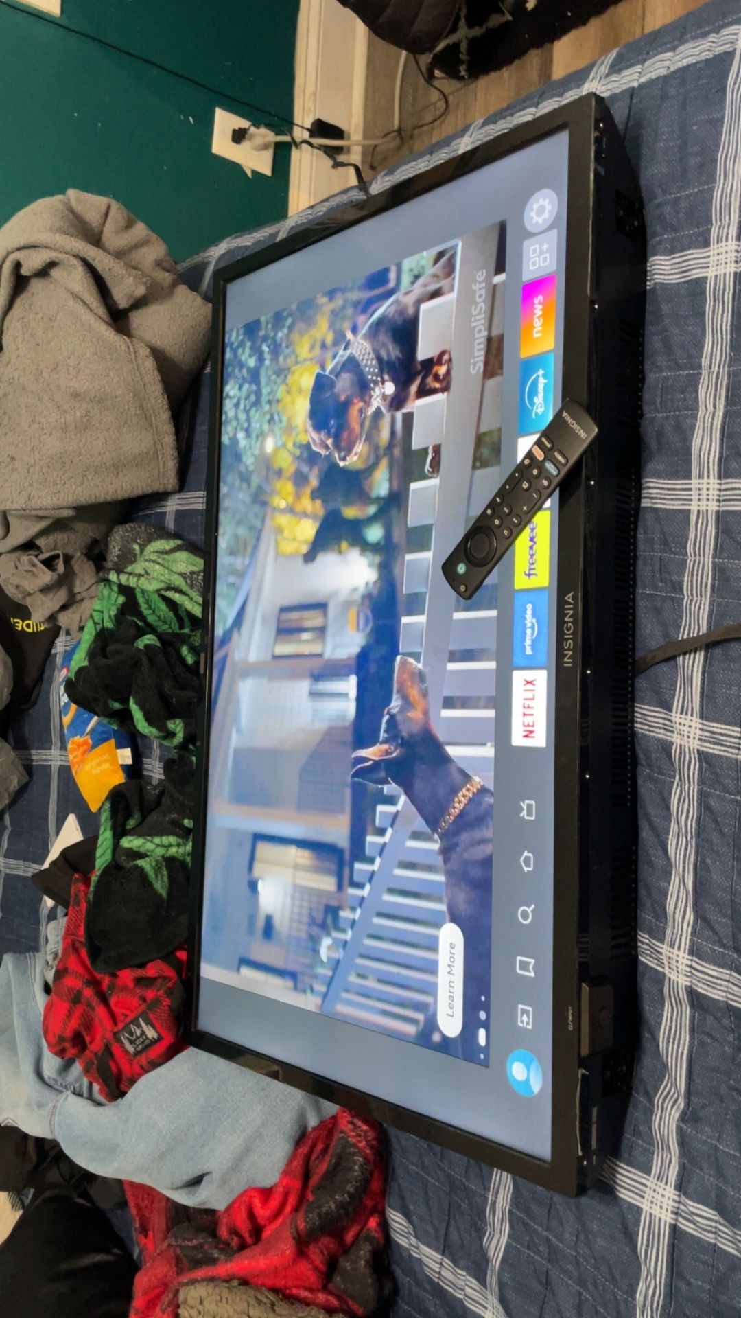 Insignia: 32 in Smart TV