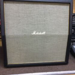 Marshall 4x12 Classic Angle Guitar Cabinet (Scuff Marks) 