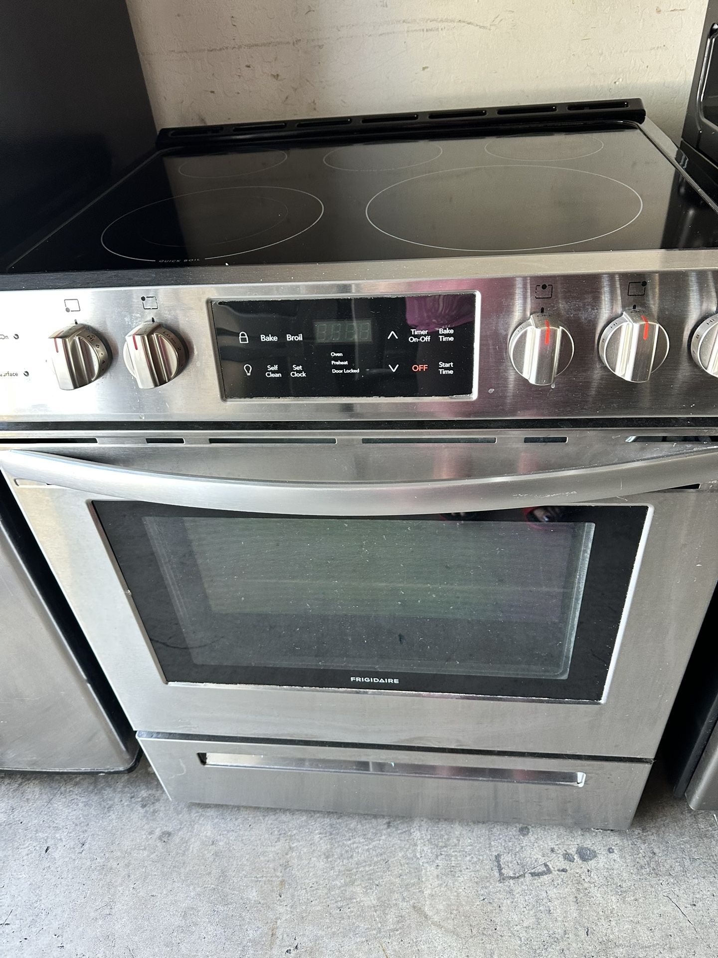 Frigidaire Flat Top Electric Stove