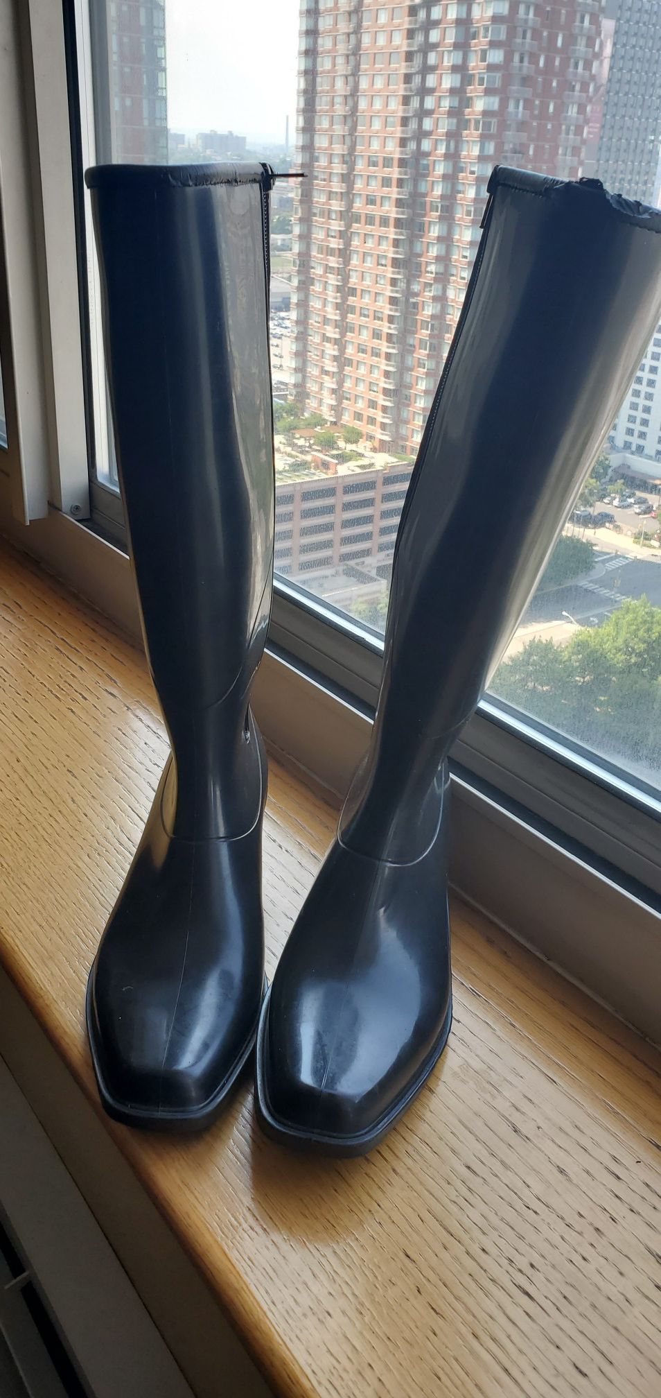Dav Size 10 Black Rain Boots *LOWERED PRICE*