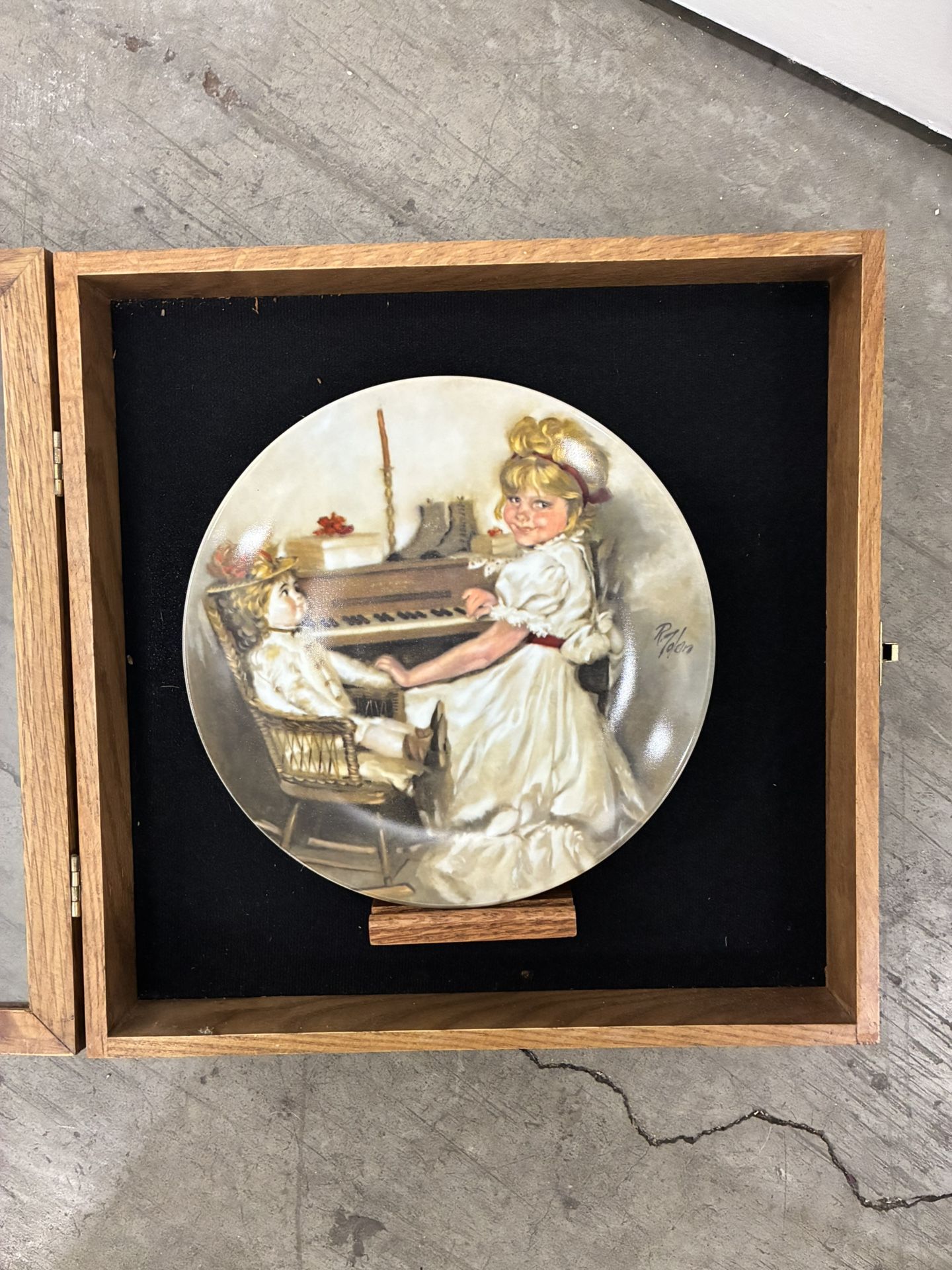 1981 Modern Masters “Cora’s Recital” Collectors Plate