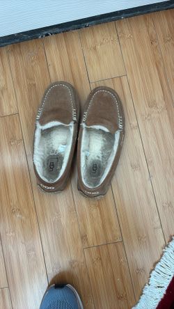 UGG Ansley Slippers (women’s 8)