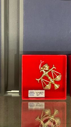 Gold pendant