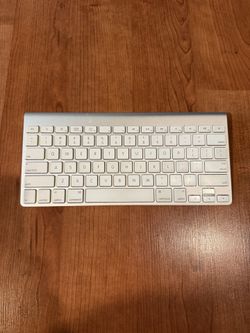 Apple Wireless Keyboard with Bluetooth