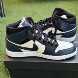 Air Jordan 1 Mid Navy Blue