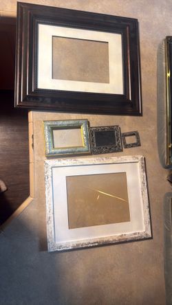 Random picture frames