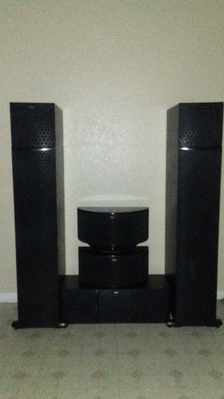 Klipsch 5 piece sourraund speakers FLOORSTANDER ICON VF 35 100 W SURROUNDS ICON VS14 50 W EACH CENTER CHANEL SPEAKERS ICON VC25 100 W $650.00 o.b.o