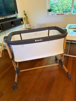 Ezebaby rocking baby bassinet- very good condition