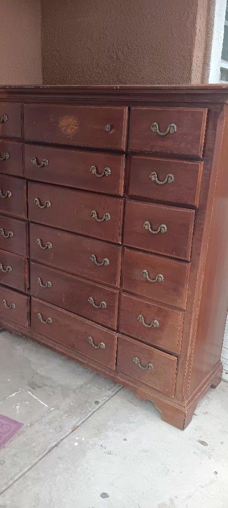 Pretty Big Dresser Solid Wood/ Es Grande $110