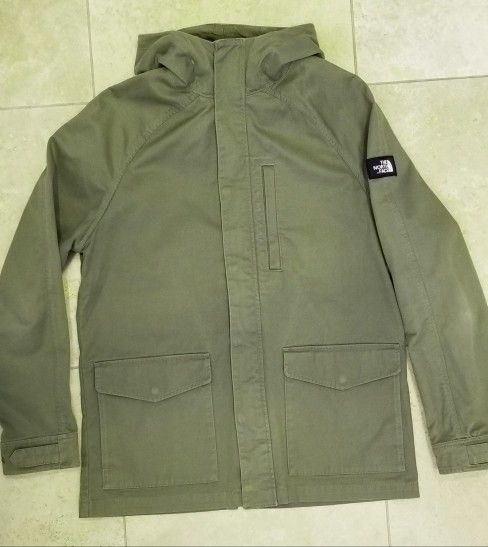 Like New North Face Hooded Field Jacket Mens Large , Cost $150, sell